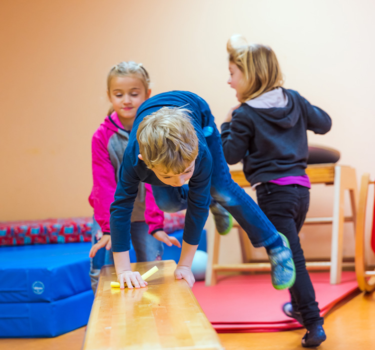 Kinderturnen in der Kita ist ein Projekt zur Bewegungsförderung der Kinderturnstiftung BW